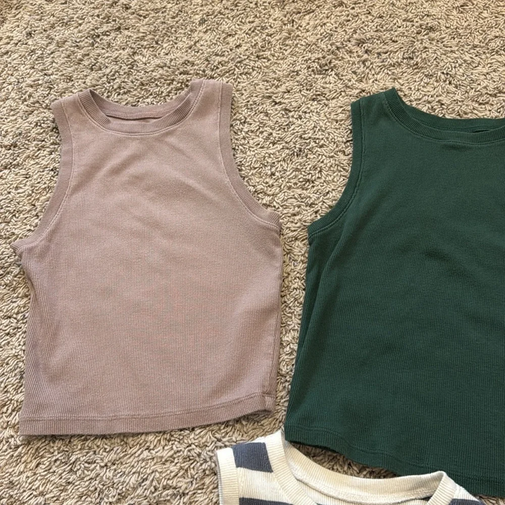 Women’s Hollister lot of 4 must have crop tank tops sz XS green blue purple - Picture 2 of 5